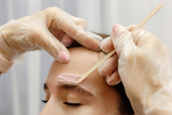 epilation-visage-sourcils-duvet-levres-menton