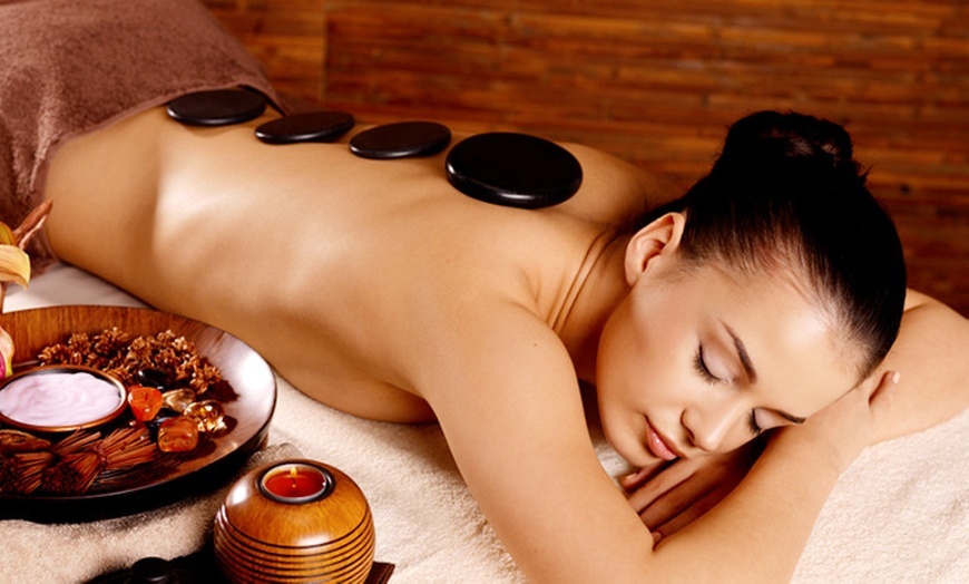 60 Minutes Massage aux Pierres Chaudes 