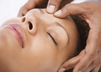 visage-massage_629897028