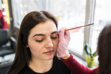 restructuration-sourcils-teinture