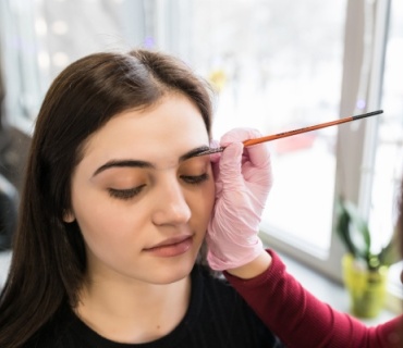 restructuration-sourcils-teinture