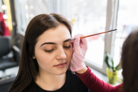 restructuration-sourcils-teinture