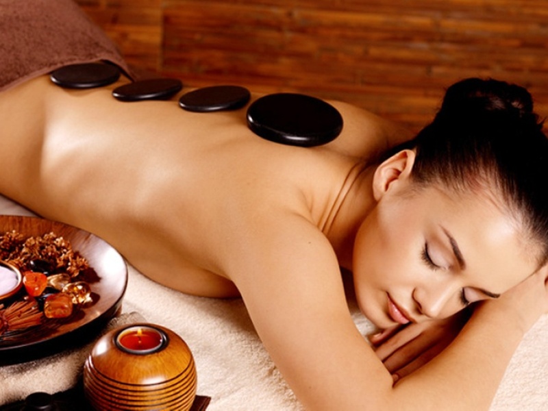 60 Minutes Massage aux Pierres Chaudes 